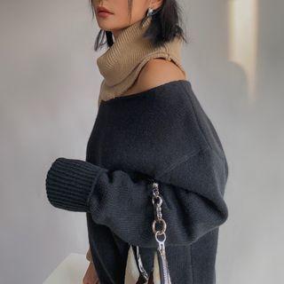 Cutout-shoulder Turtleneck Loose-fit Sweater