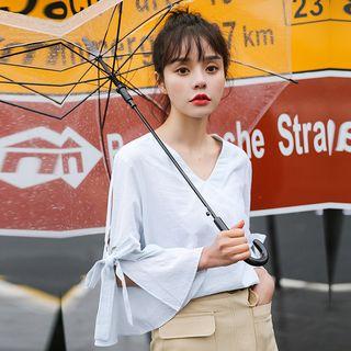 Plain 3/4 Sleeve V-neck Blouse