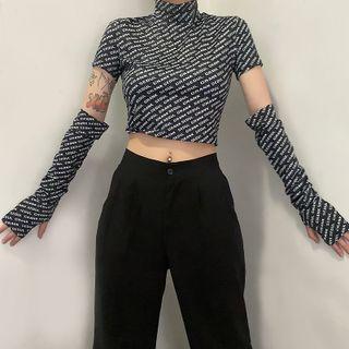 Set: Lettering Cropped T-shirt + Arm Sleeves