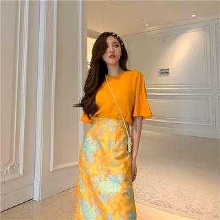 Cutout Back Short-sleeve T-shirt / Printed Midi A-line Skirt