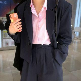 Hidden-button Cropped Blazer