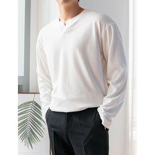 Notched V-neck T-shirt