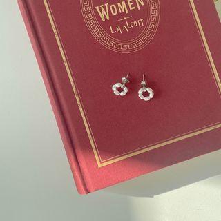 Pearly Round Ear Studs