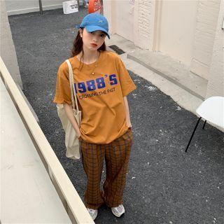 Short-sleeve T-shirt / Plaid Straight-leg Pants