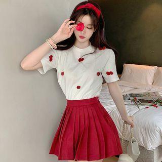 Short-sleeve Bow T-shirt / Pleated A-line Skirt