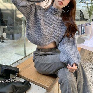Asymmetrical Turtleneck Cropped Sweater / Slit-hem Straight-cut Pants