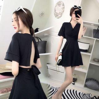 Set: Short-sleeve Open-back Crop Top + A-line Mini Skirt Black - One Size