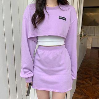 Lettering Cropped Sweatshirt / Mini Skirt