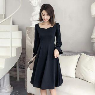 Sweetheart-neckline Flared-cuff A-line Dress