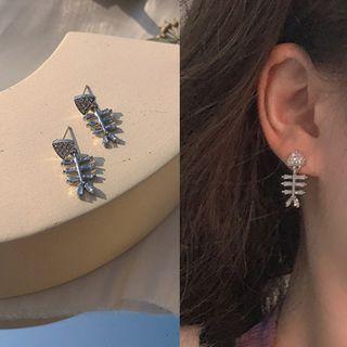 Rhinestone Fish Bone Earring 1 Pair - Silver Stud Earrings - White - One Size