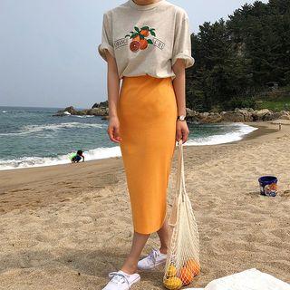 Elbow-sleeve Printed T-shirt / Midi Knit Skirt