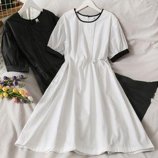 Short-sleeve Contrasted-trim Midi Dress