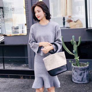 Set: 3/4-sleeve Sweatshirt + Ruffle-trim Fitted Skirt