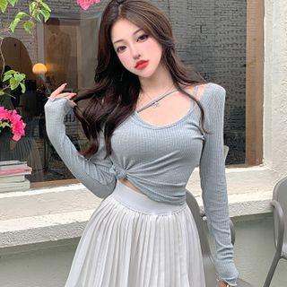 Set: Scoop Neck Plain Knit Top + Plain Cropped Camisole