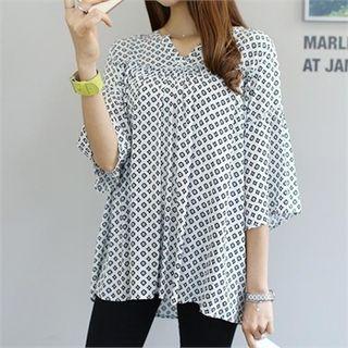 V-neck 3/4-sleeve Pattern Top