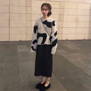 Color Block Sweater / Slit-back Midi Skirt