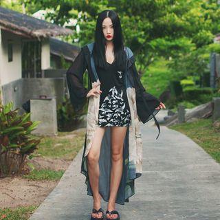 Japanese-style Printed Hooded Light Cape Black - One Size