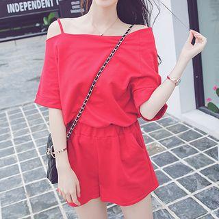 Set: Off-shoulder Short-sleeve T-shirt + Shorts
