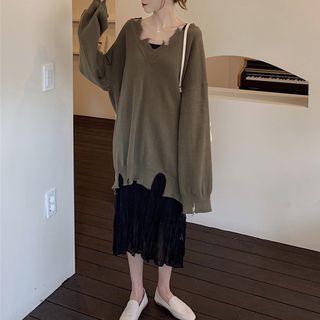 Distressed V-neck Sweater / Spaghetti-strap Crinkle Midi Dress