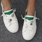 Star Charm Round-toe Sneakers