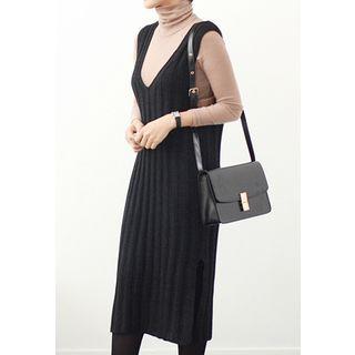 Deep V-neck Sleeveless Knit Dress