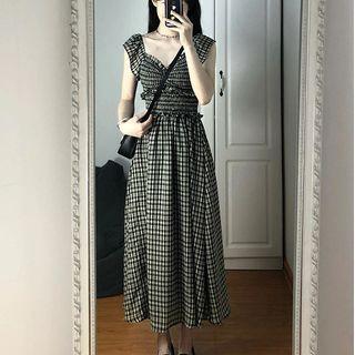 Short-sleeve Plaid Cutout A-line Midi Dress