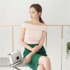 Off-shoulder Short-sleeve Slim-fit Knit Top