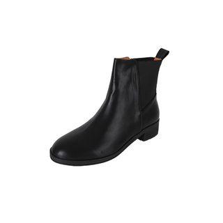 Flat-heel Chelsea Ankle Boots