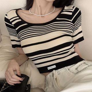Short-sleeve Contrast Trim Round-neck Cropped Top
