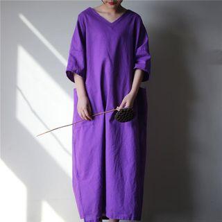 Plain V-neck 3/4 Sleeve Midi T-shirt Dress