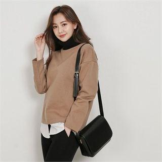 Color-block Turtle-neck Shits-hem Top