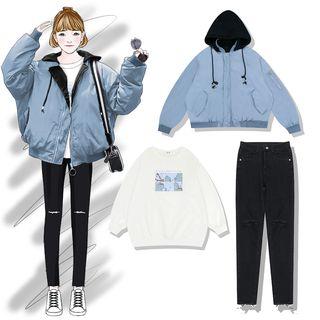 Printed Pullover / Distressed Skinny Jeans