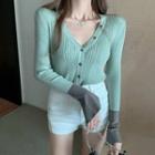 Two-tone V-neck Cropped Knit Top