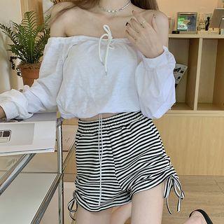 Off-shoulder Cropped Blouse / Striped Shorts