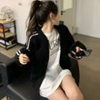 Loose-fit Printed T-shirt / Striped Loose-fit Jacket