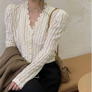 V-neck Lace Long-sleeve Cropped Top