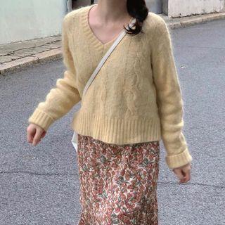 V-neck Knitted Top/ Floral Skirt