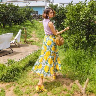Set: Mock-neck Sleeveless Top + Floral Print Flare Skirt