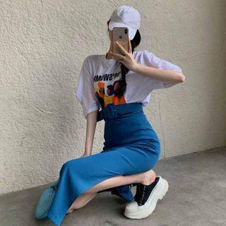 Short-sleeve Graphic T-shirt / Belted Midi Pencil Skirt