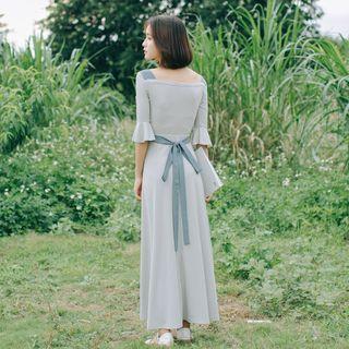 Off-shoulder Tie-waist Maxi Dress