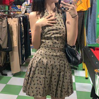 Set: Sleeveless Butterfly Print Plaid Top + Pleated Mini A-line Skirt