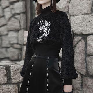 Mock-neck Tiger Embroidered Fluffy Cropped Sweatshirt