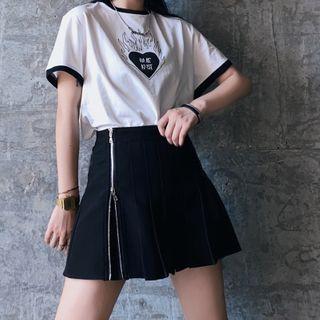 Contrast Trim Short-sleeve T-shirt / Zipped Pleated Mini Skirt