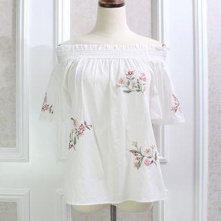 Off-shoulder Embroidered Short-sleeve Top