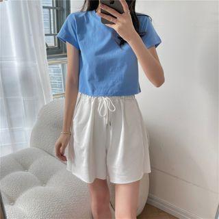 Short-sleeve Plain Cropped T-shirt + Sports Shorts