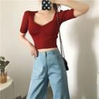 Short-sleeve V-neck Crop Top / Wide Leg Jeans
