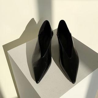 Point-toe Kitten-heel Pumps