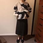 Print Sweater / Straight Cut Midi Skirt