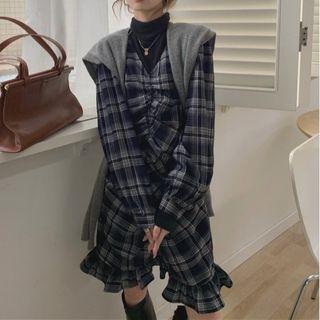 Long-sleeve Plaid Mini Sheath Dress / Shawl