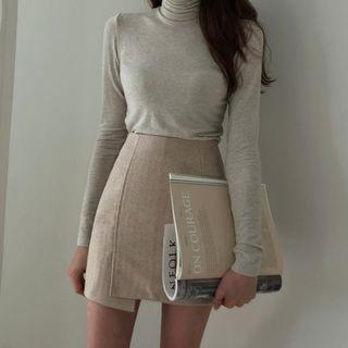 Long-sleeve Mock Neck T-shirt / Asymmetric High-waist Skirt